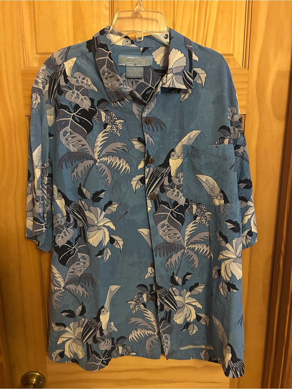 Bermuda Bay Shirt Men’s Large Toucan Hawaiian Islands Button Up 100% Silk
